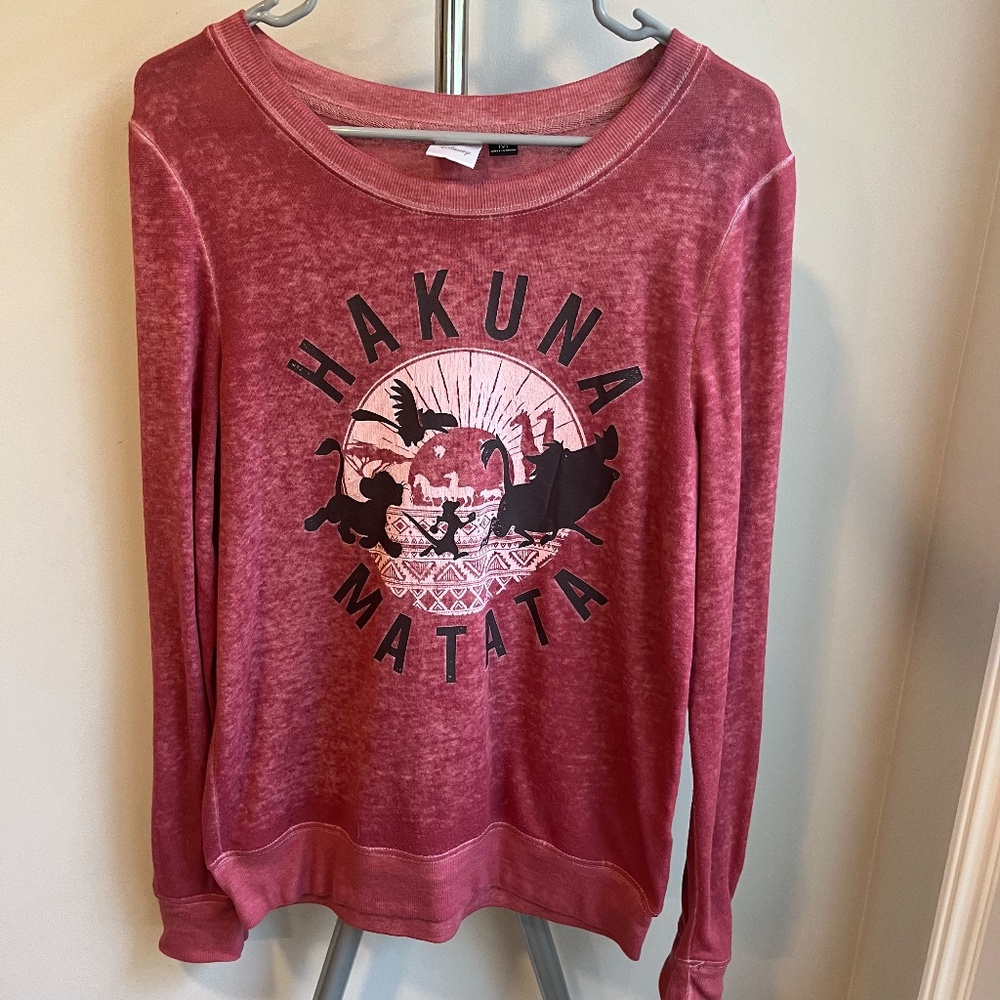Maroon Disney Lion King "Hakuna Matata" Distressed Long Sleeve Top (M)